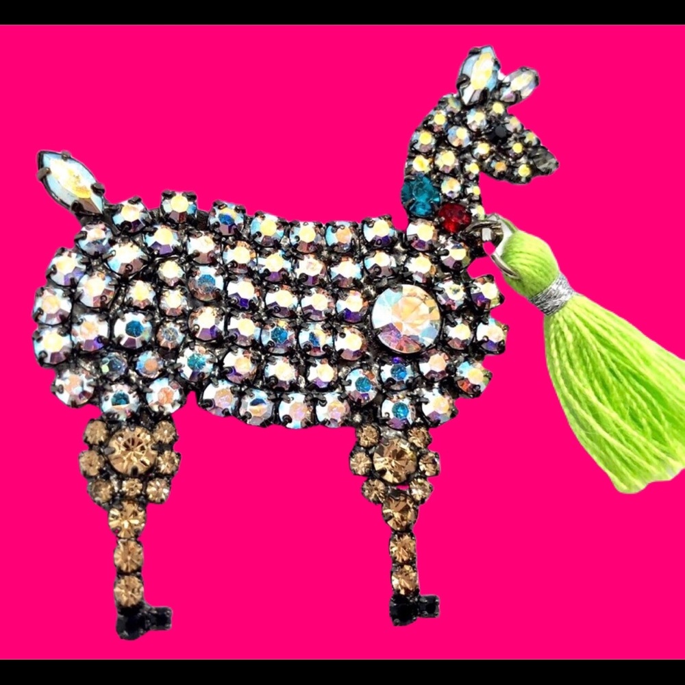 Trendy Crystal Llama Brooch - von Walhof Original